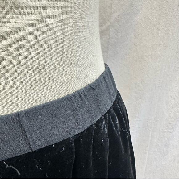 Eileen Fisher Black Crushed Velvet Tapered Ankle Pants Size Small Rayon/Silk - Picture 2 of 14